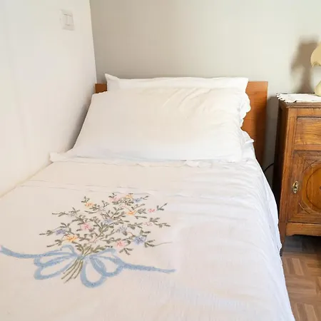 Dolmen House ゲストハウス 3*