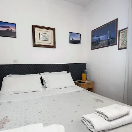 Affittacamere La Cura Dolmen House *