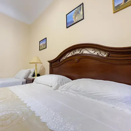 Dolmen House ゲストハウス 3*