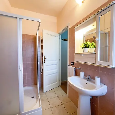 ゲストハウス Dolmen House 3*